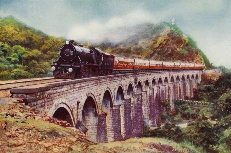 Locomotive à vapeur 4-6-2 du Chemin de fer Bombay, Baroda et Central India transportant le Frontier Mail passant sur un viaduc entre Bombay et Delhi - English School