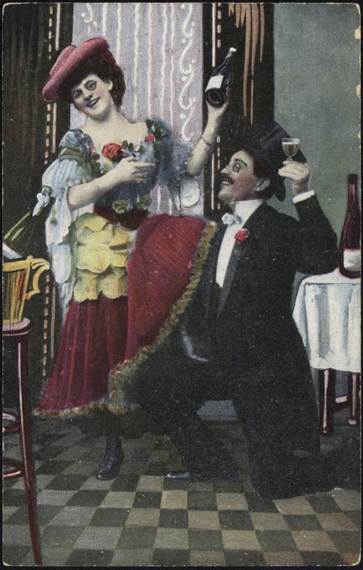Un couple bien habillé riant - English School