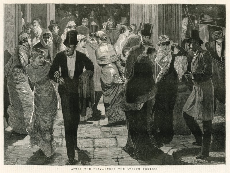 Après la pièce - sous le portique du Lyceum - English School