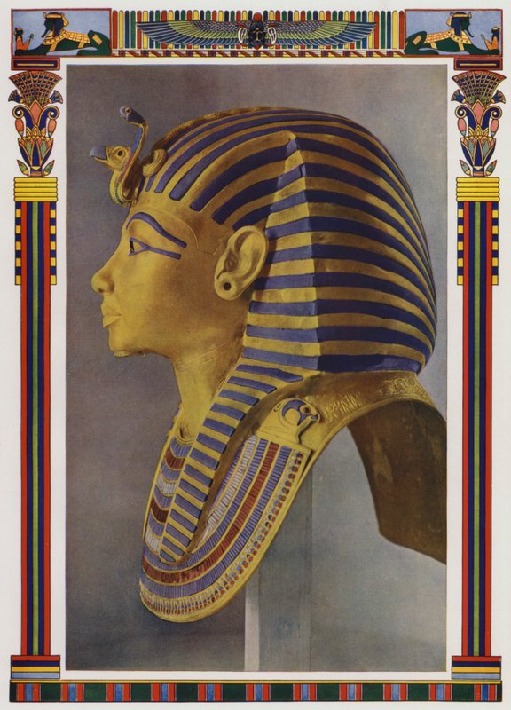 Masque funéraire en or de Toutankhamon, découvert dans la tombe du pharaon par Howard Carter en 1922 - English School