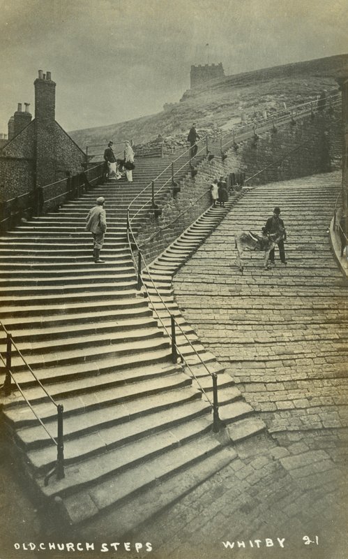 Les marches de la vieille église, Whitby (photo n/b) - English School