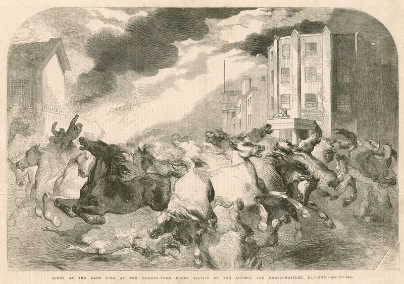 Scène lors du récent incendie à la gare de marchandises de Camden Town du chemin de fer de Londres et du Nord-Ouest - English School