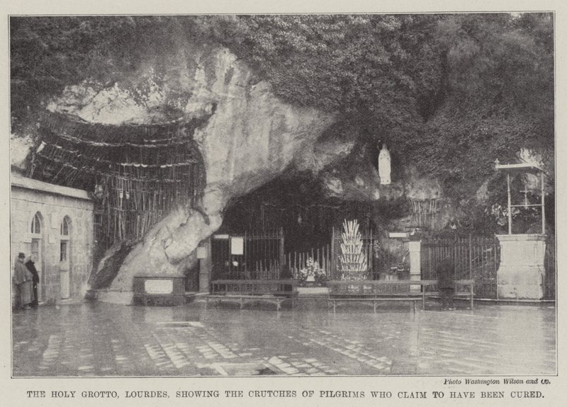 La grotte sacrée, Lourdes, montrant les béquilles des pèlerins qui prétendent avoir été guéris (gravure) - English School