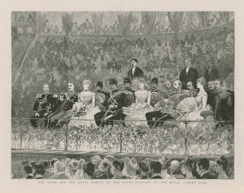 Le Shah et la famille royale au concert d