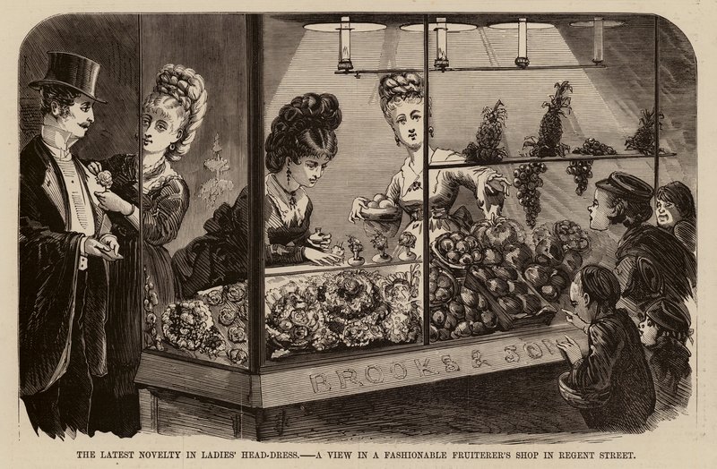 La dernière nouveauté en coiffure féminine, une vue dans une boutique de fruits à la mode de Regent Street - English School