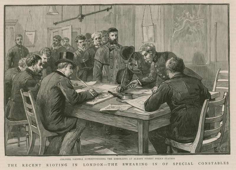 Les récentes émeutes à Londres : Assermentation des constables spéciaux - English School