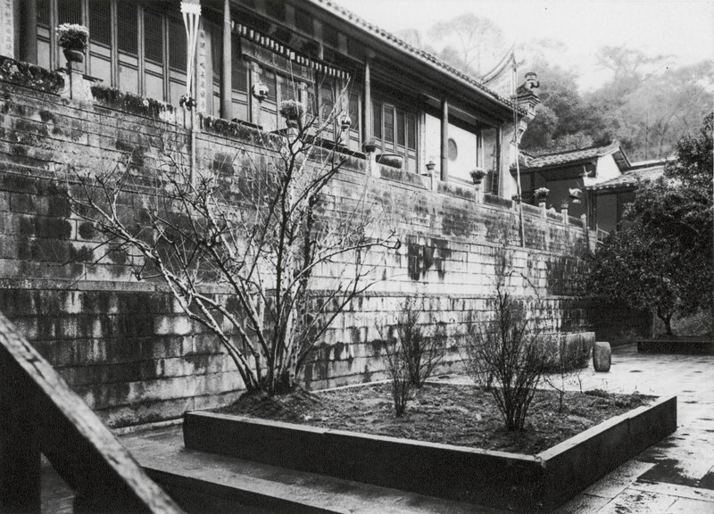 Fuchou, Ku shan, Yung tsuan sze, Fukien, Salle de prière dans le monastère de la source jaillissante sur la montagne du tambour près de Fuchou - Ernst Boerschmann
