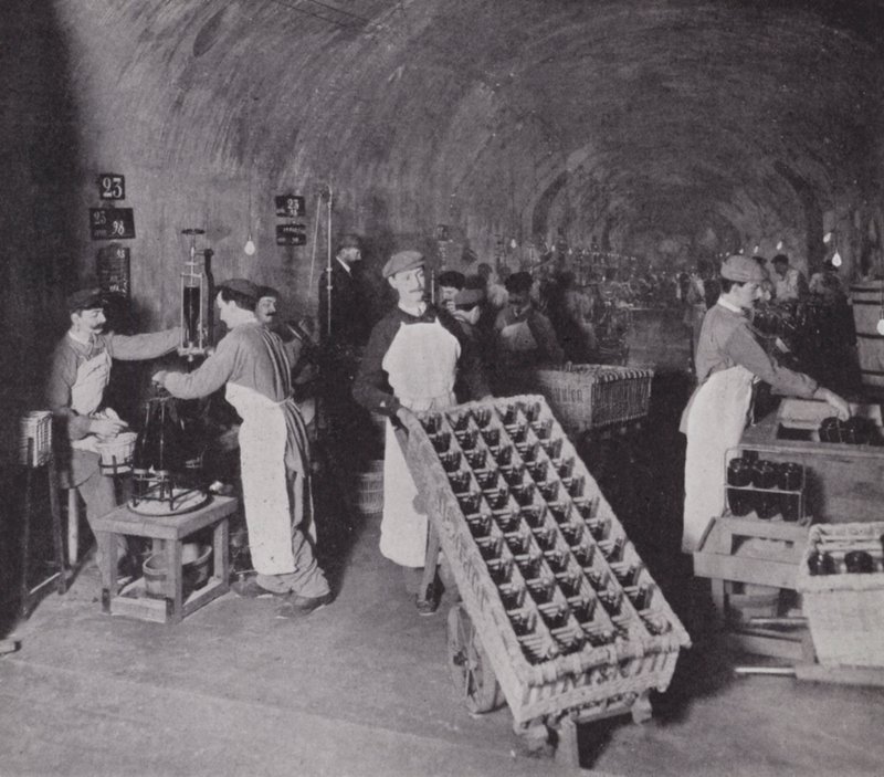 Caves de champagne (photo n/b) - European Photographer