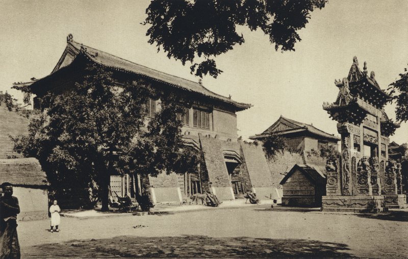 Chine, Entrée du temple près de la montagne sacrée Taischan, Shantung - European Photographer