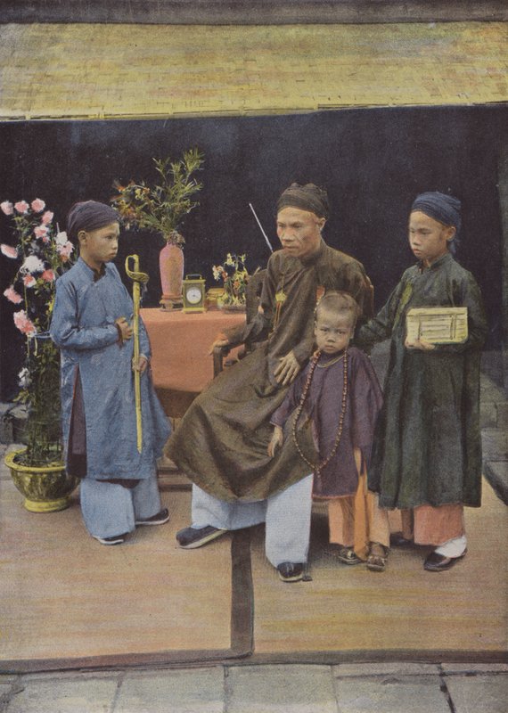 Le Gouverneur Dao-Tan Et Ses Enfants - European Photographer
