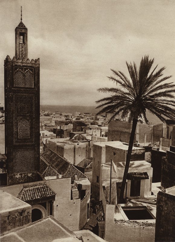Tanger, Vue de la ville avec la mosquée Aissaula (photo n/b) - European Photographer