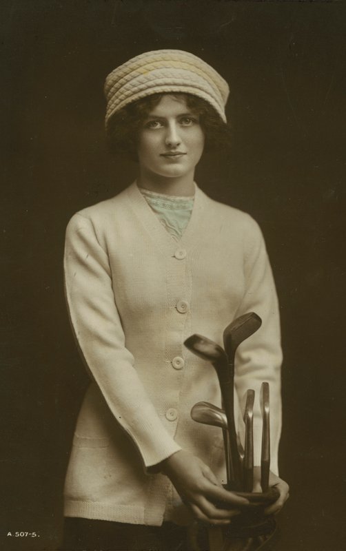 Jeune femme avec des clubs de golf (photo couleur) - European Photographer