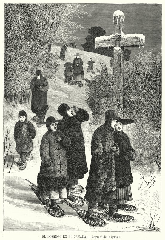 Personnes portant des raquettes à neige revenant de l