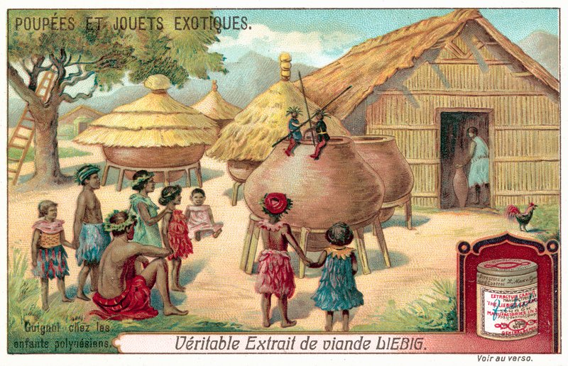 Enfants polynésiens regardant un spectacle de marionnettes - European School