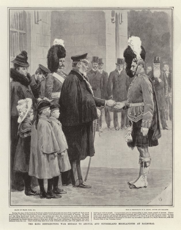Le roi distribuant des médailles de guerre aux Argyll et Sutherland Highlanders à Balmoral - Frank Dadd
