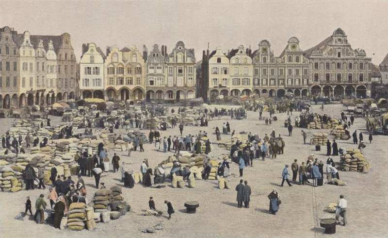 Arras, La grande Place, un jour de marché aux grains - French Photographer