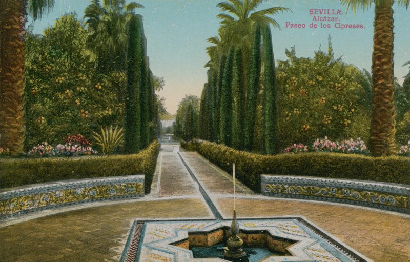 Promenade des Cyprès, Alcazar, à Séville, Espagne - French Photographer