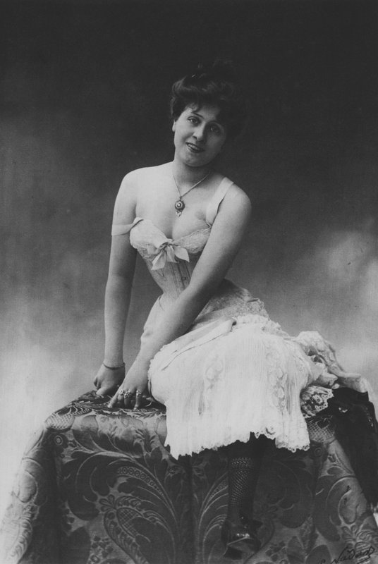 Déshabillé galant - French Photographer