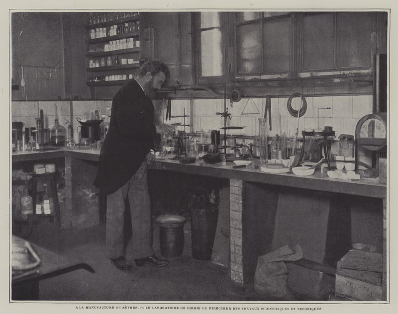 Directeur des travaux scientifiques et techniques dans le laboratoire de chimie à la manufacture de porcelaine de Sèvres, France - French Photographer