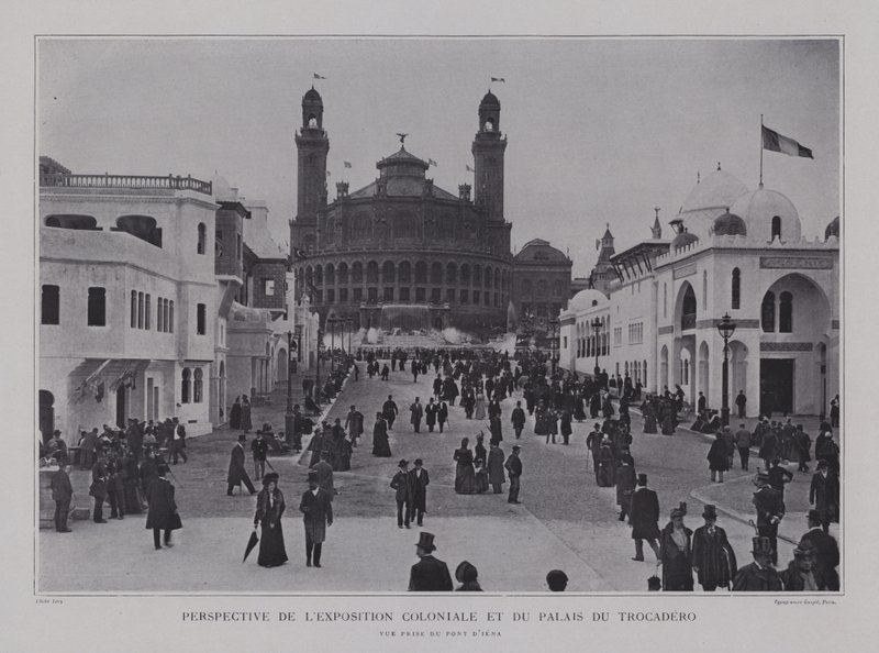 Pavillons coloniaux français et Palais du Trocadéro vus du Pont d
