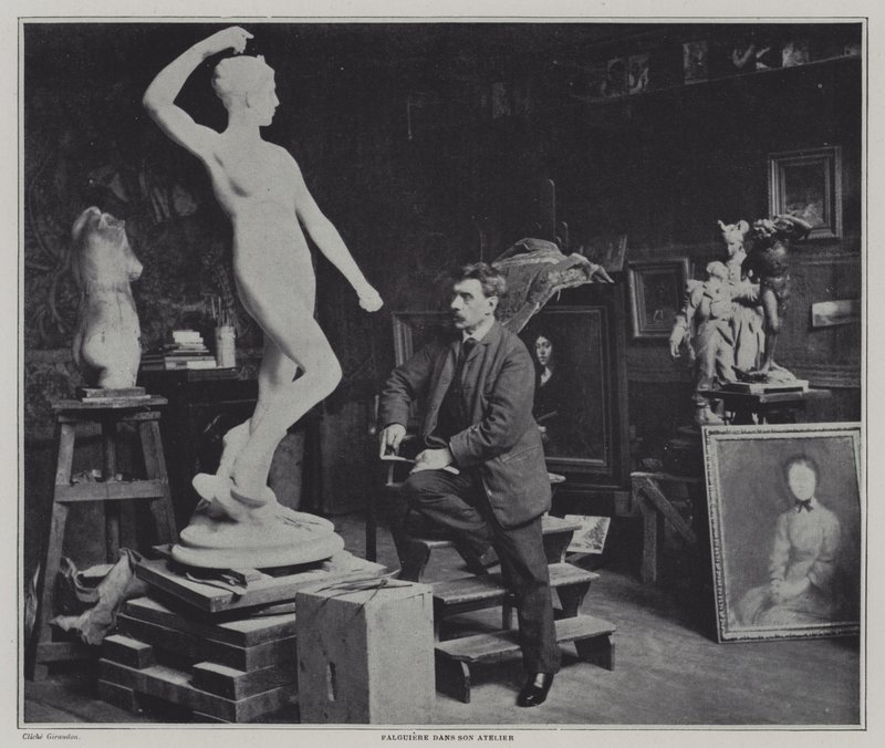 Peintre et sculpteur français Alexandre Falguière dans son atelier - French Photographer