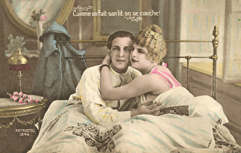 Soldat français au lit avec sa fille - French Photographer