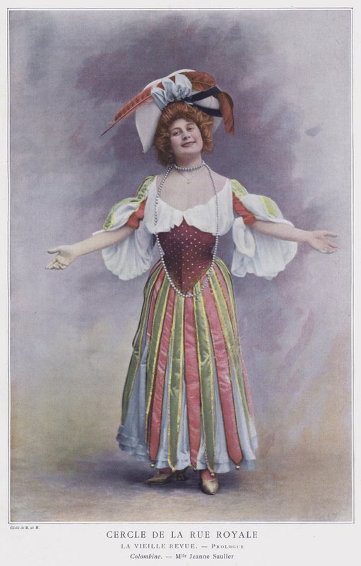 Jeanne Saulier en Colombine dans La Vieille Revue - French Photographer