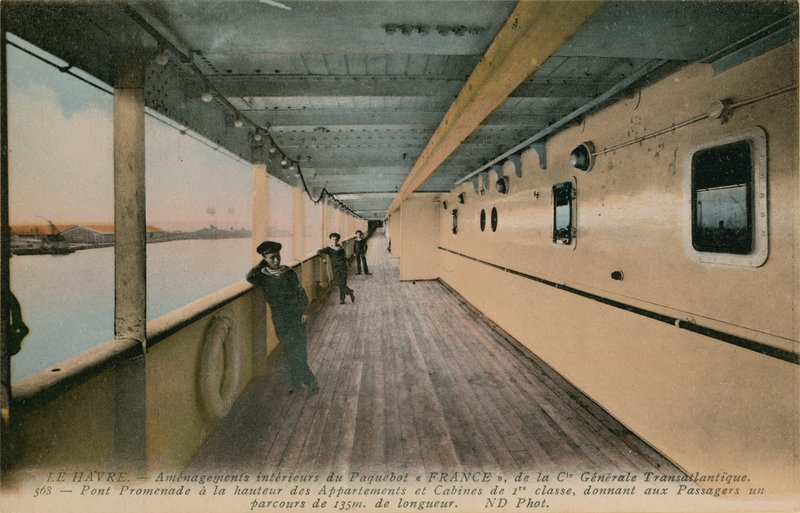 Le Havre - intérieur du SS France, paquebot de la Compagnie Générale Transatlantique. Pont promenade, longueur de 135 mètres, à la hauteur des cabines de première classe - French Photographer