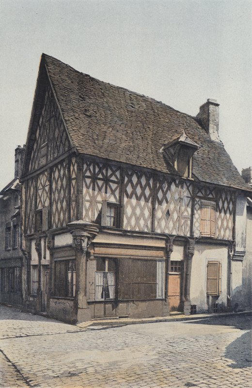 Levroux, Ancienne maison en bois sur la place - French Photographer