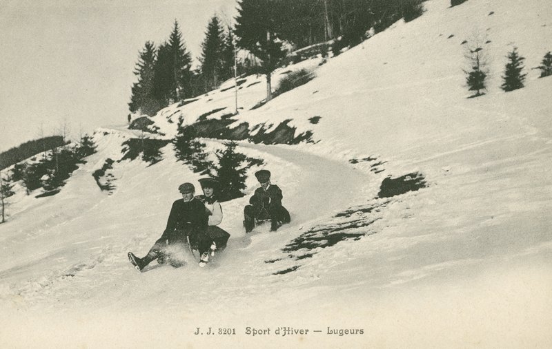 Lugeurs sur une montagne - French Photographer