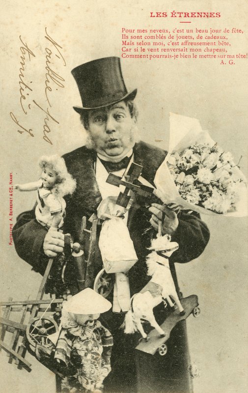 Homme, accablé de cadeaux pour enfants - French Photographer