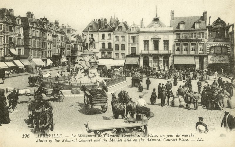 Marché sur la place de l