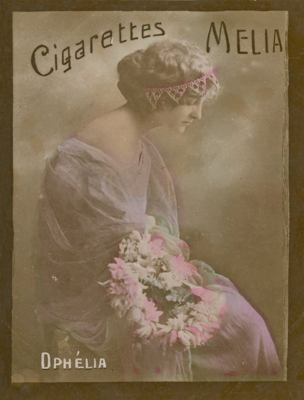 Ophélie, fille jouant un personnage shakespearien - French Photographer