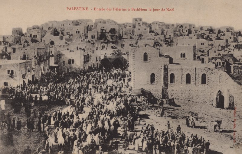 Palestine, entrée des pèlerins à Bethléem le jour de Noël - French Photographer