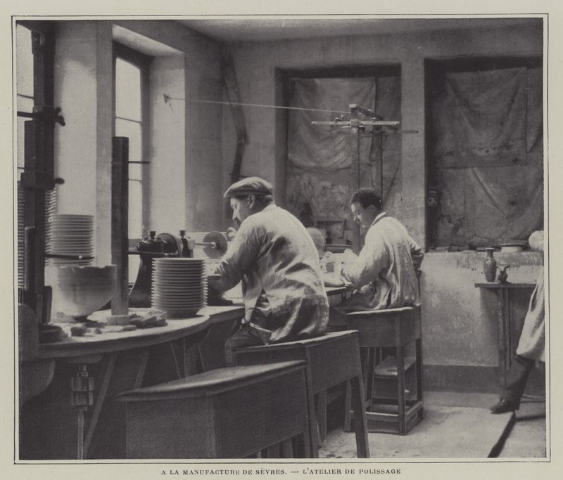 Atelier de polissage à la manufacture de porcelaine de Sèvres, France - French Photographer