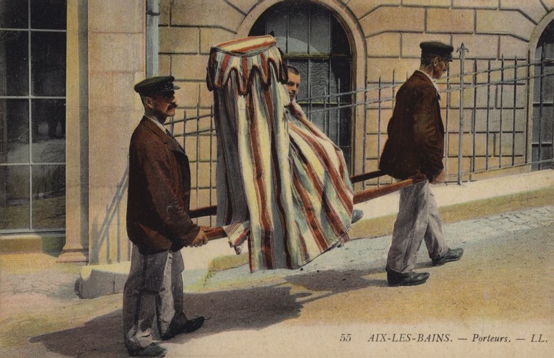 Porteurs transportant un patient à Aix-Les-Bains (photo colorée) - French Photographer