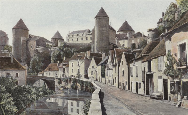Semur, Vue prise sur la rive d de l