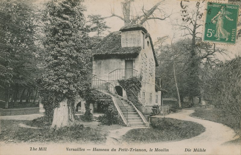 Le moulin au Hameau de la Reine, retraite rustique construite pour Marie-Antoinette dans le parc du Château de Versailles près du Petit Trianon - French Photographer