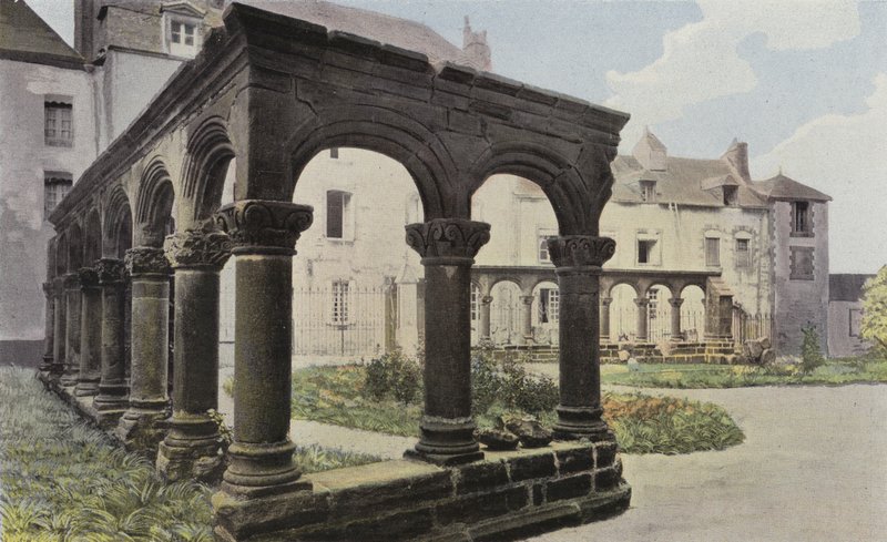 Vannes, Restes du vieux Cloître - French Photographer