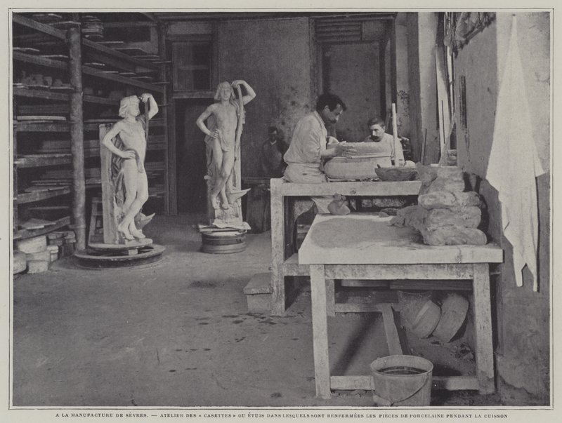 Atelier de fabrication de contenants pour pièces en porcelaine à la manufacture de porcelaine de Sèvres, France - French Photographer