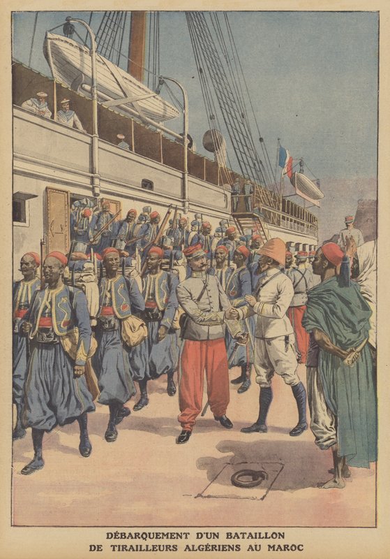 Un bataillon de tirailleurs algériens débarquant d