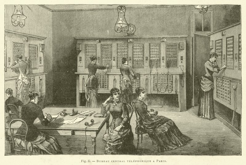 Bureau central téléphonique à Paris - French School