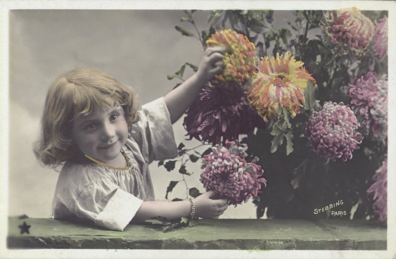 Petite fille avec des fleurs - French School