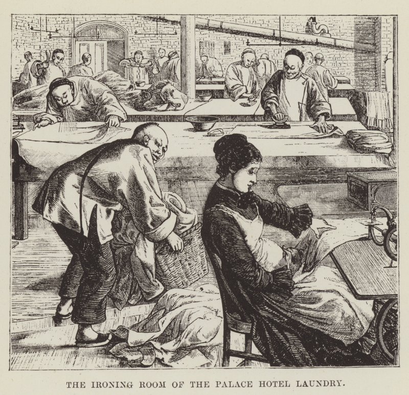 La salle de repassage de la blanchisserie de l