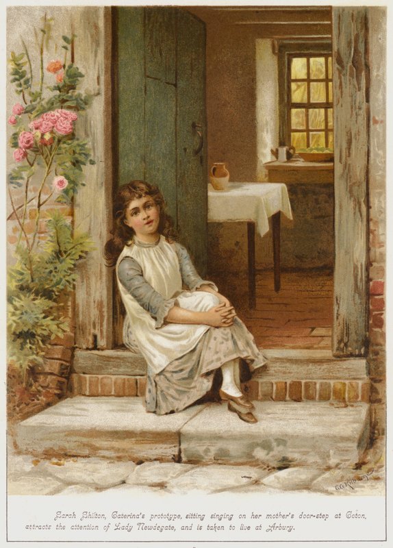 Sarah Shilton, prototype de Caterina, assise en train de chanter sur le seuil de la porte de sa mère à Coton, attire l