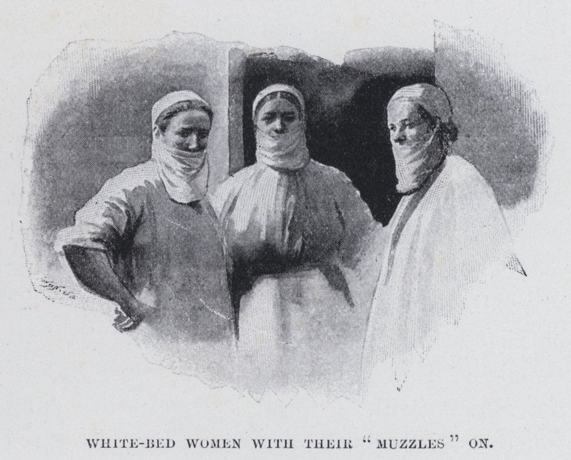 Femmes au lit blanc avec leurs "museaux" - Harold Hume Piffard