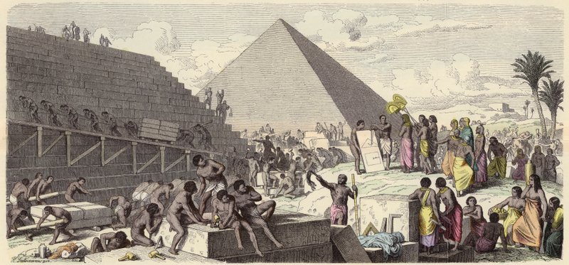 Construction des pyramides dans l