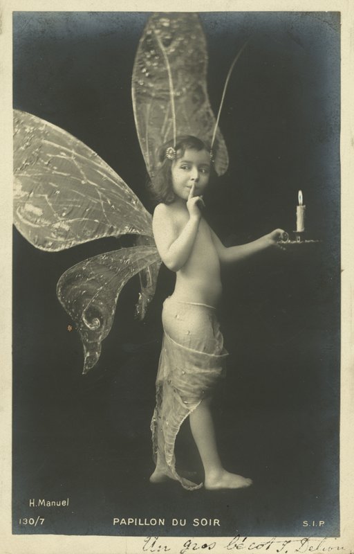 Enfant déguisé en papillon - Henri (after) Manuel