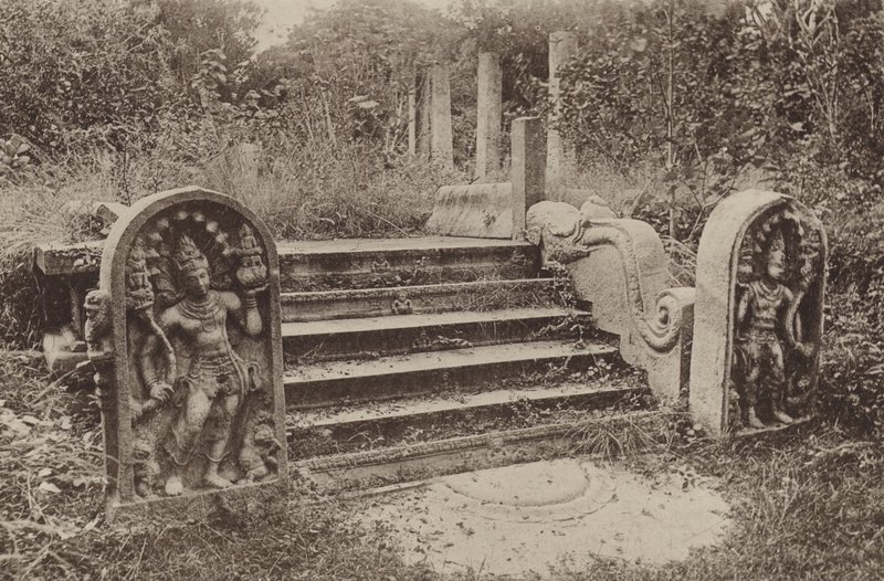 Villes en ruines de Ceylan : Pierre de lune, pierres de garde et marches - Henry W. Cave