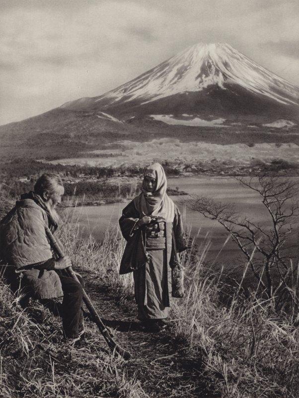 Japon dans les années 1920 : Fuji, la montagne la plus sacrée du Japon - Herbert Ponting